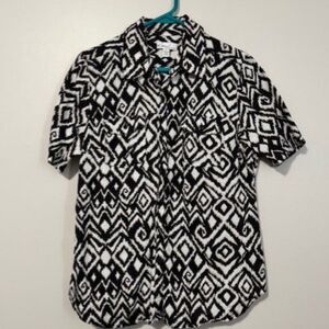 USED Woman's Kim Rogers Short Sleeve Button Down Shirt Color Black/White Size M